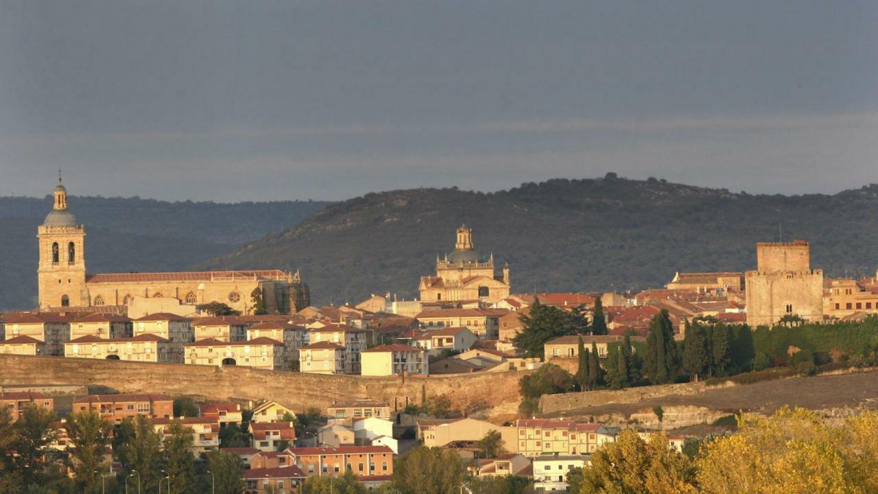 El Cerezo Villa Ciudad Rodrigo Luaran gambar